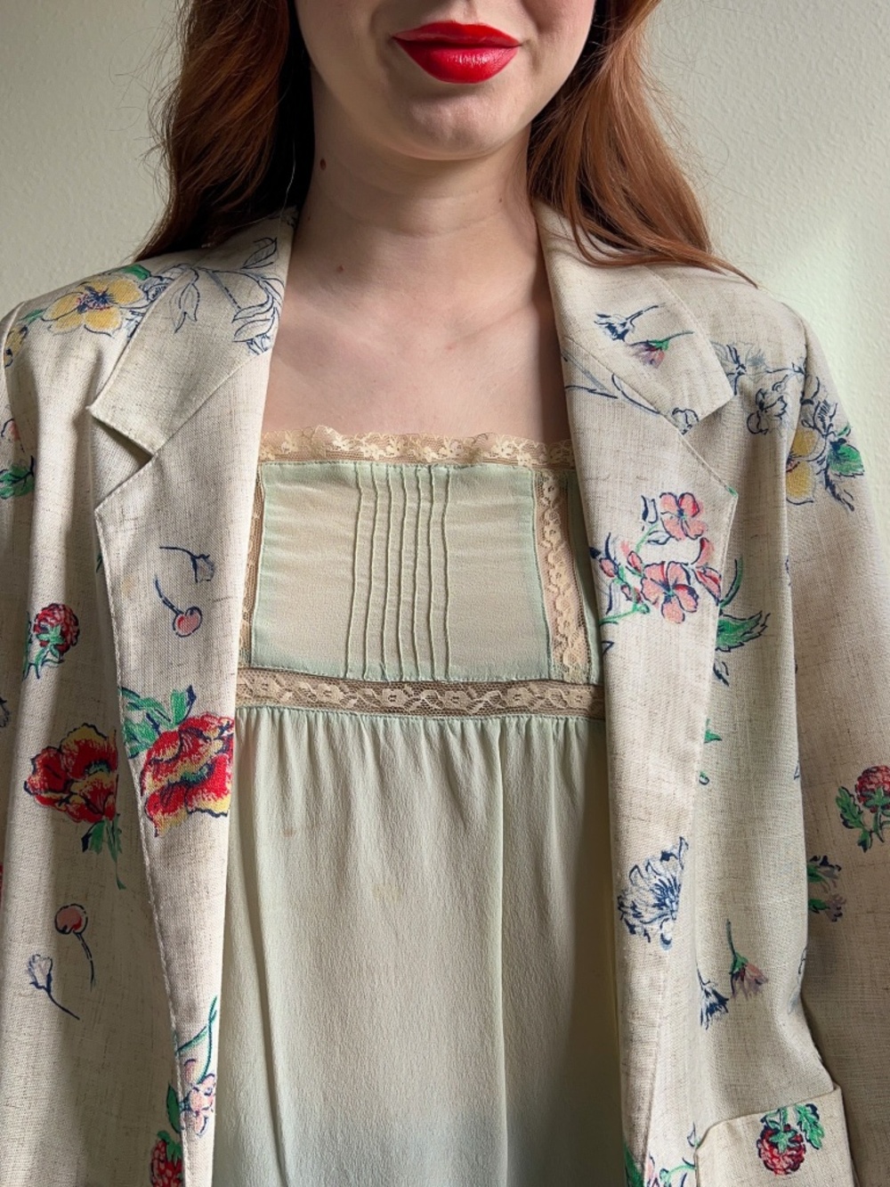 Vintage 1970s Cream Blazer With Summer Florals (M/L) - Picture 2 of 14